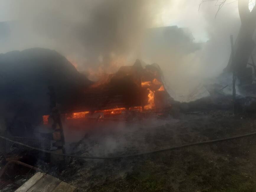 Doua gospodarii  afectate de incendiu intr o localitate vranceana | imaginea 2