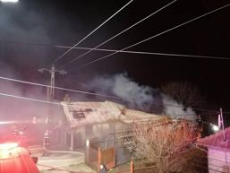 Incendiu generalizat izbucnit la o locuinta buzoiana | imaginea 1