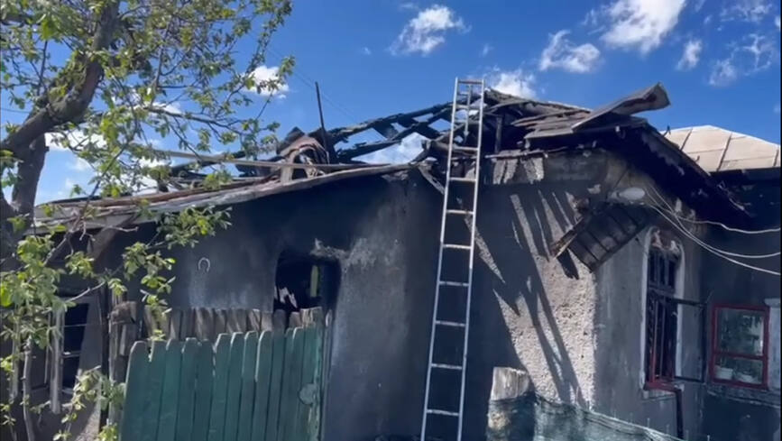 Incendiu generalizat la casa unui varstnic | imaginea 1