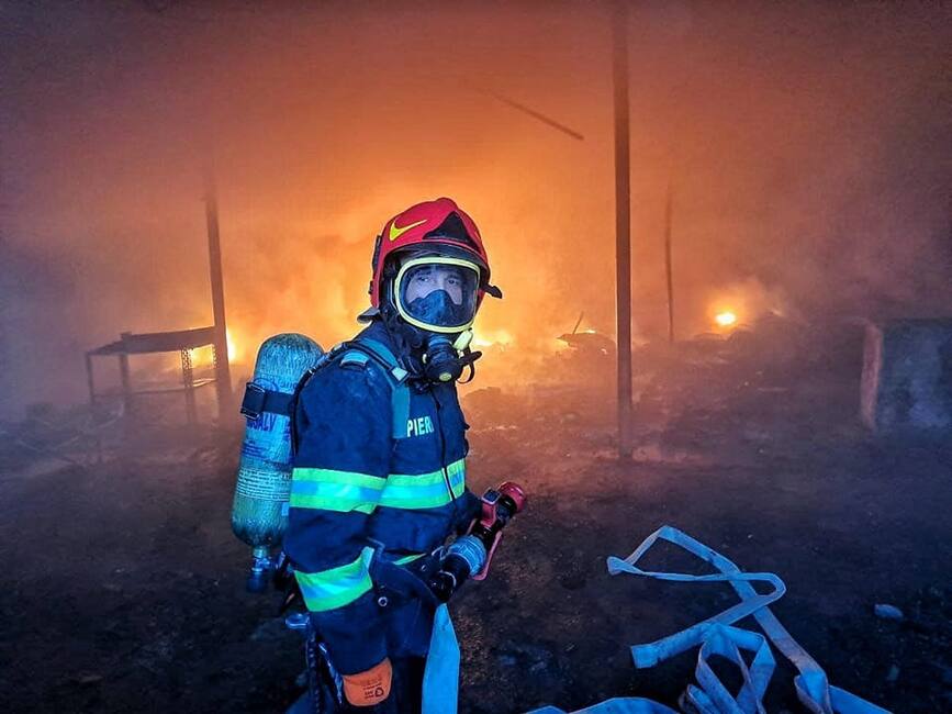 Incendiu la o hala de productie din Lugoj | imaginea 1