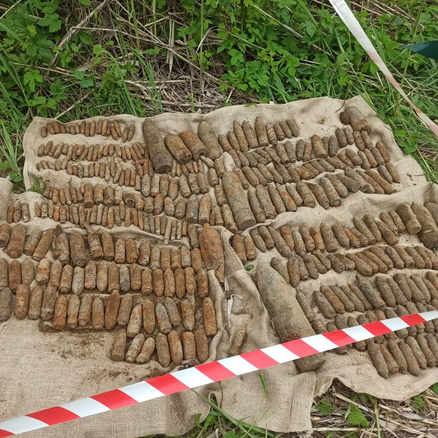 Misiune de distrugere a munitiei descoperite pe viitoarea autostrada Moldova A7 | imaginea 1