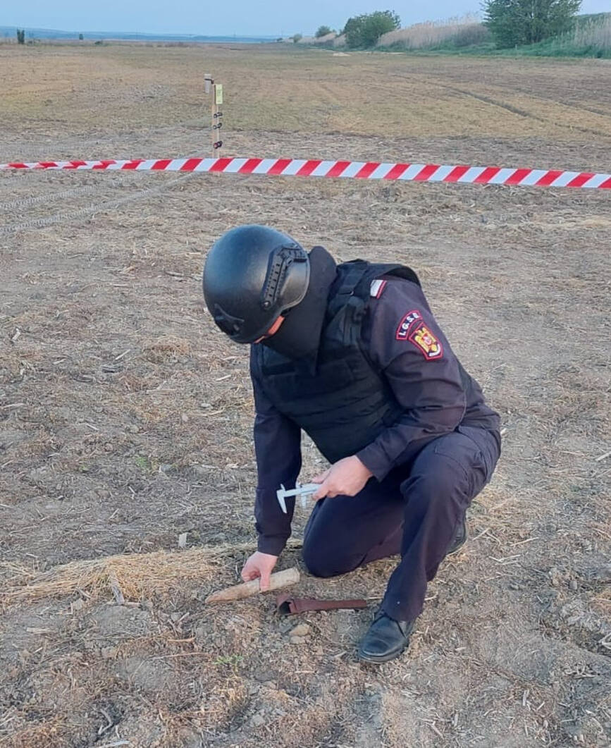 Proiectil exploziv  descoperit in Balta Ialomitei | imaginea 1