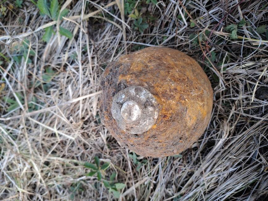 Proiectil exploziv si grenada  descoperite in judetul Giurgiu | imaginea 1