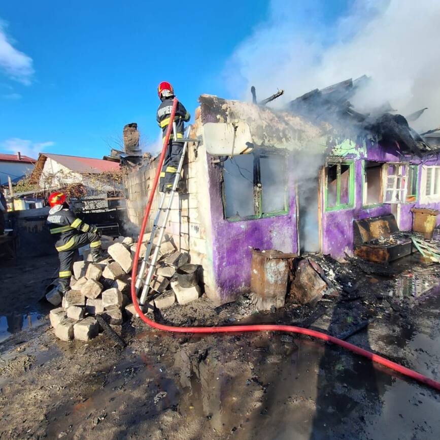 Incendiu generalizat la o casa din judetul Giurgiu | imaginea 1