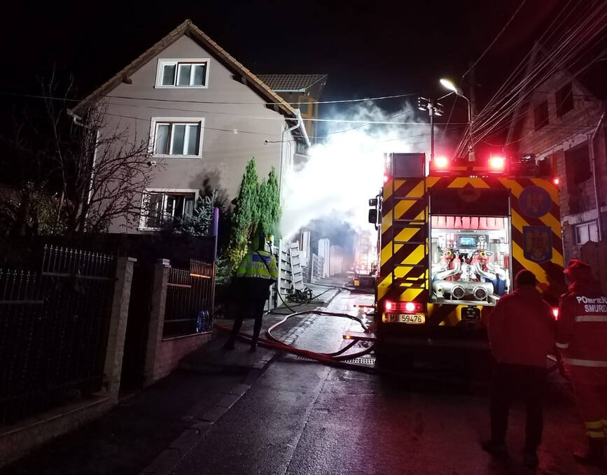 O casa de locuit a fost salvata de pompierii harghiteni | imaginea 1