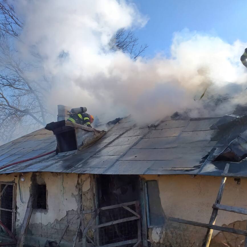 Din nou  un incendiu de casa din cauza cosului de fum | imaginea 1