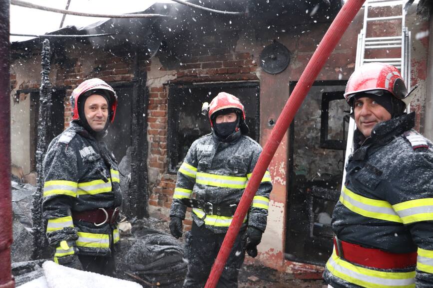 La  7 grade Celsius  interventie la incendiu in municipiul Calarasi | imaginea 1