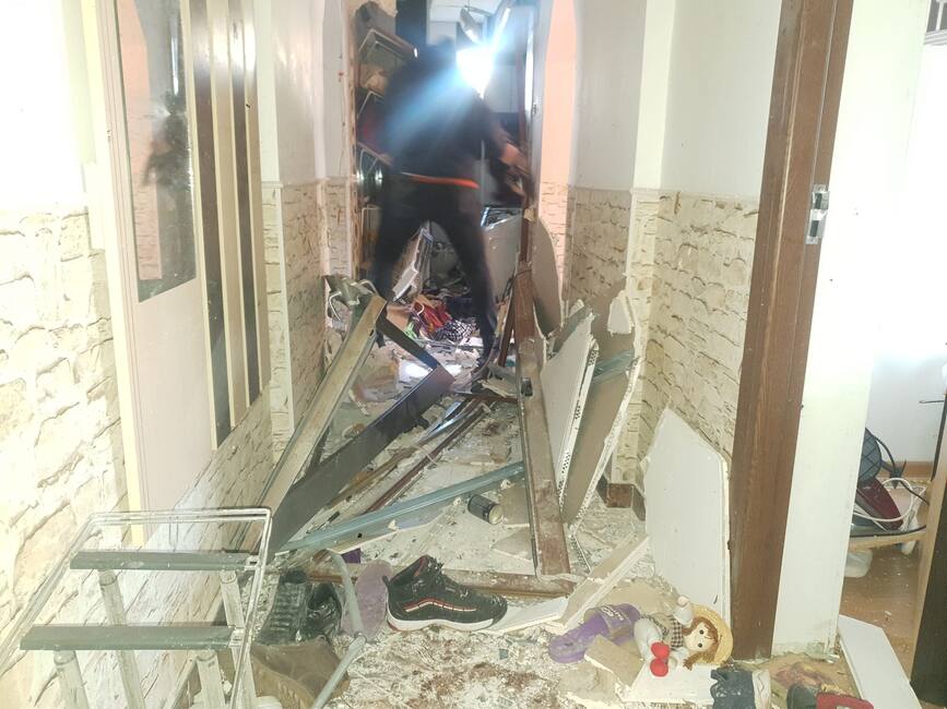 Explozie la un bloc din Galati | imaginea 1