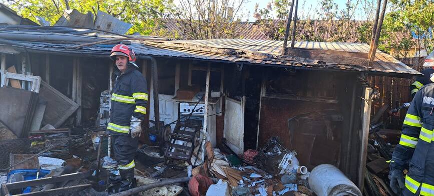 Dupa o interventie foarte grea  pompierii au salvat 4 locuinte din Barlad | imaginea 1