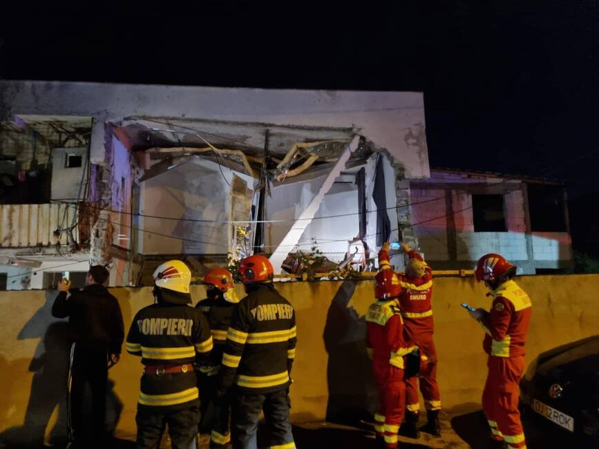 Explozie la un bloc din Craiova   50 de locatari au fost evacuati | imaginea 1