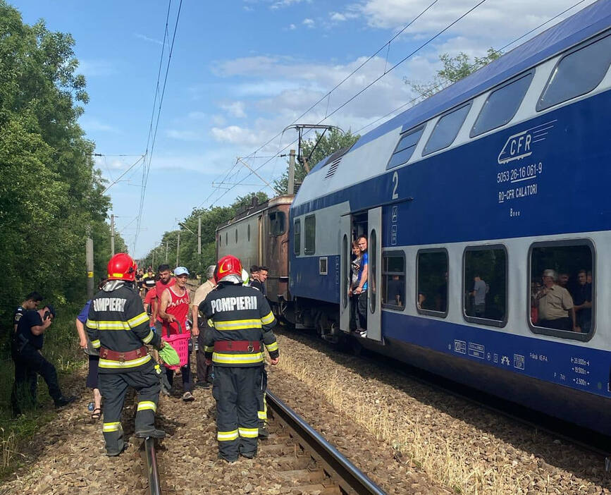 Incident feroviar pe ruta Craiova Bucuresti   Doua vagoane au deraiat | imaginea 1