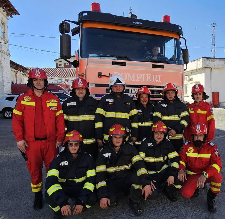 Au salvat o fata cazuta pe fereastra | imaginea 1