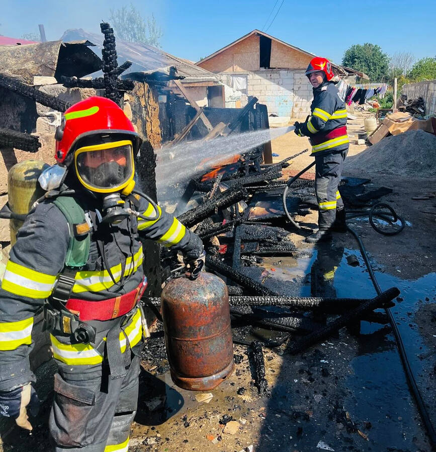 Incendiu violent intr o gospodarie giurgiuveana | imaginea 1