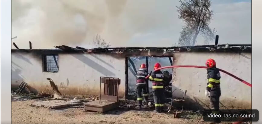 Incendiu devastator intr o comuna olteana | imaginea 1