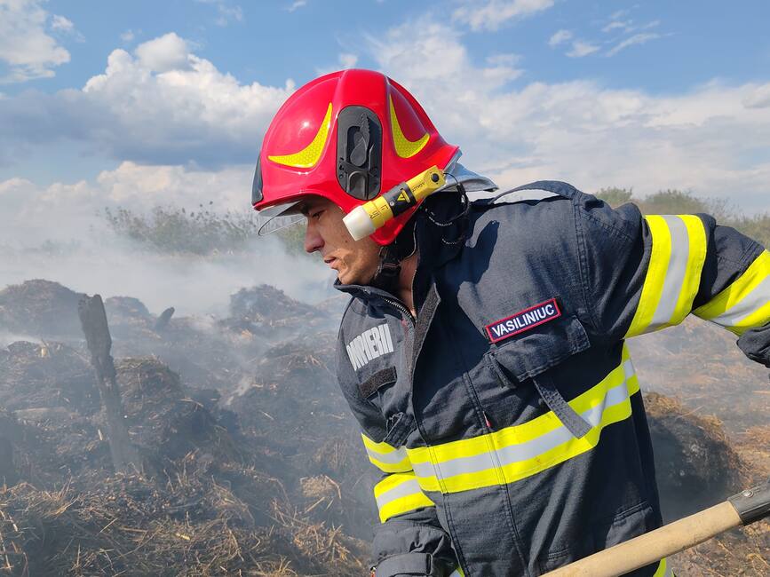 Incendiu la periferia orasului Simeria | imaginea 1