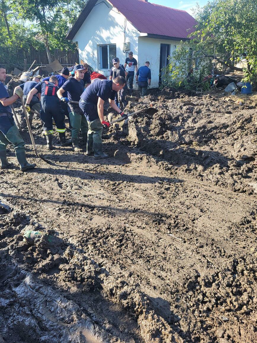 Misiunea continua in zonele afectate de inundatii | imaginea 1