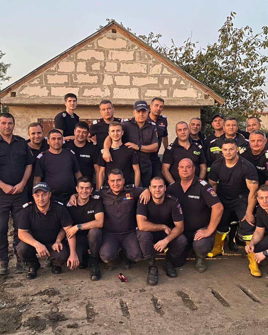 Peste 50 de pompieri tulceni in sprijinul comunitatilor din Galati | imaginea 1