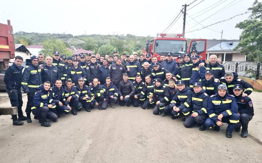 52 de pompieri gorjeni  in misiune in judetul Galati | imaginea 1