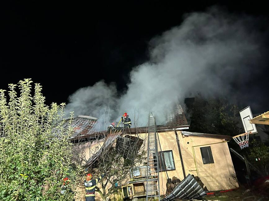 Incendiu de la un cos de fum deteriorat | imaginea 1