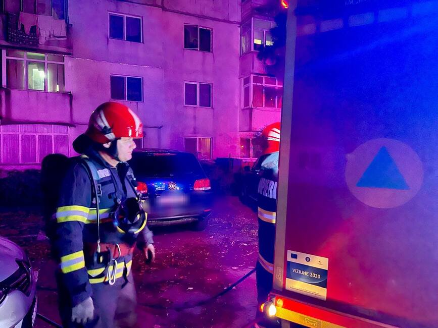 Incendiu in apartament  de la o tigaie uitata pe foc | imaginea 1