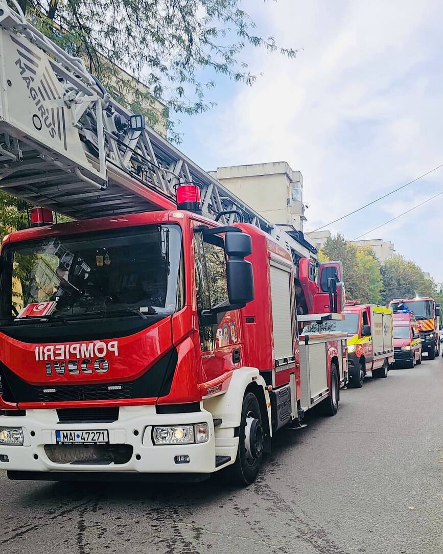 Incendiu la bloc  de la o tigaie uitata pe foc | imaginea 1