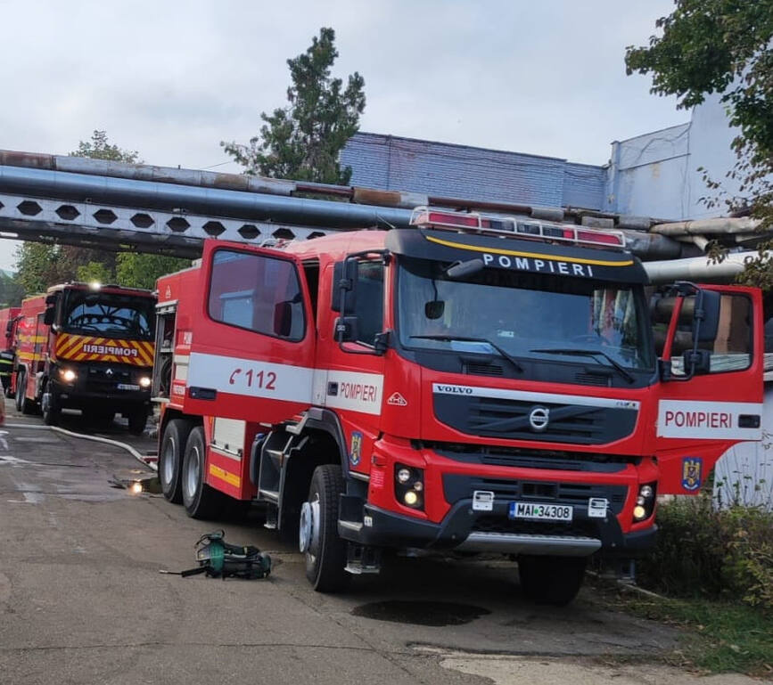 Incendiu la o hala de productie din Barlad | imaginea 1
