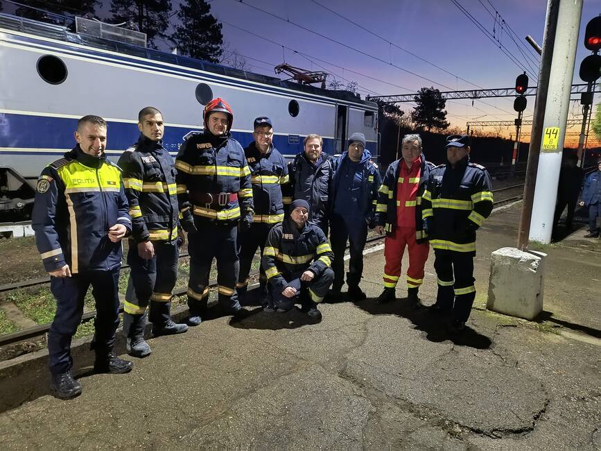 Incendiu la locomotiva unui tren de calatori | imaginea 1