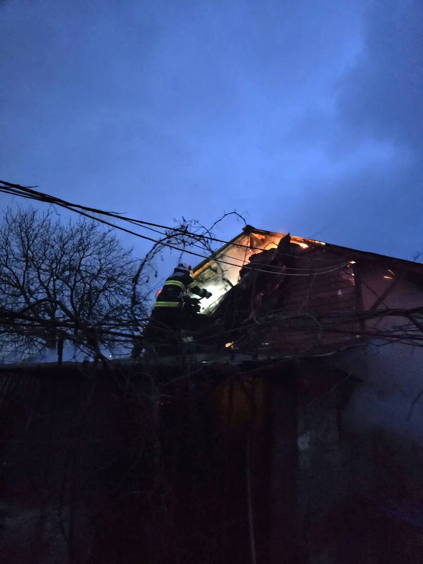 Incendiu violent intr o gospodarie din orasul Giurgiu | imaginea 2