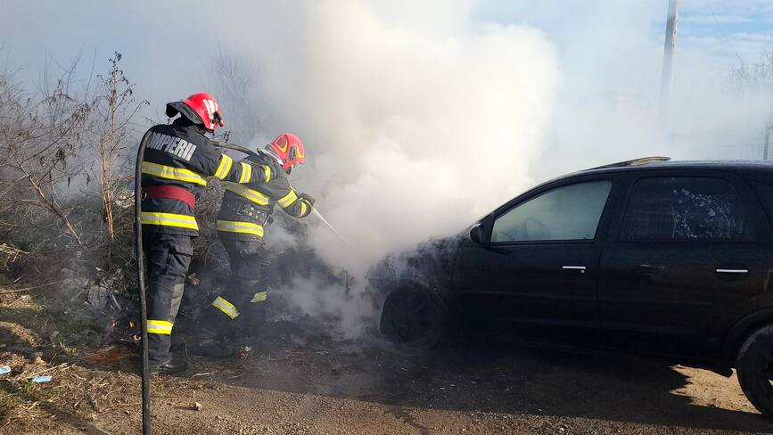 Masina in flacari pe o strada din Giurgiu | imaginea 1