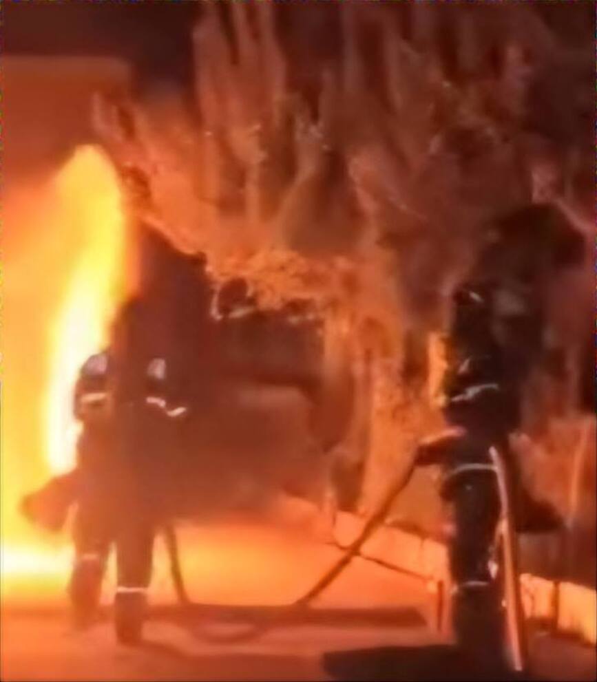 Pompierii au salvat trei locuinte din incendiu | imaginea 1