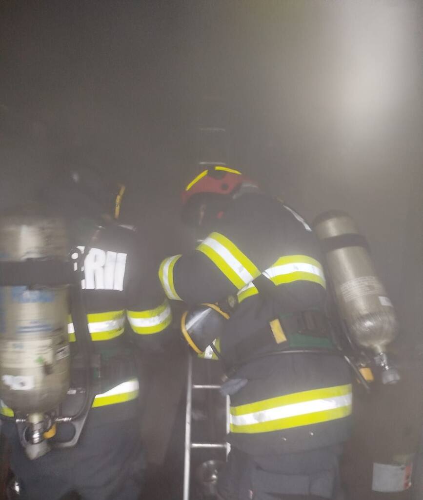 Barbat gasit decedat in casa afectata de un incendiu | imaginea 1