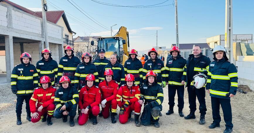 Barbat salvat dupa ce un mal de pamant s a prabusit peste el | imaginea 1