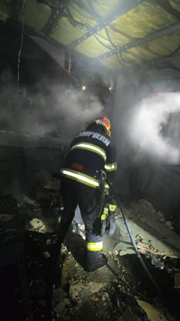 Interventie prompta la un incendiu de anexa | imaginea 1