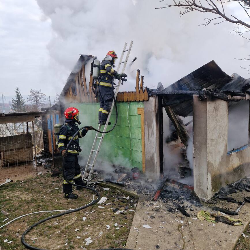 Nu aprindeti focul cu benzina  pericol de incendiu | imaginea 1