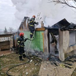 Nu aprindeti focul cu benzina  pericol de incendiu | imaginea 1