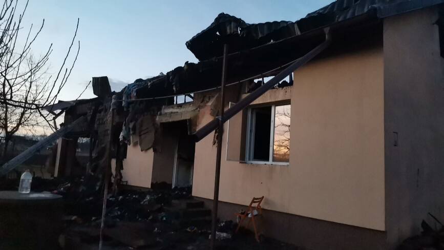 O familie cu 11 copii a ramas fara casa  in urma unui incendiu | imaginea 2