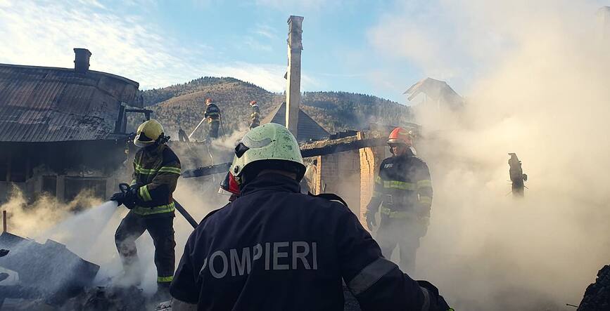 Portrete de salvatori  sase ore in lupta cu focul | imaginea 1