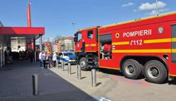 Incendiu la un restaurant din incinta unui supermarket | imaginea 1