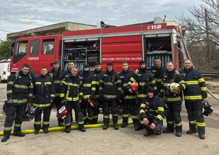 Incendiu urias izbucnit intr o hala din Arad | imaginea 1