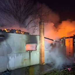 Incendiu violent pornit de la un scurtcircuit | imaginea 1