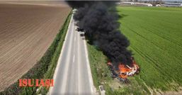 Interventie de stingere a unei masini in flacari | imaginea 1