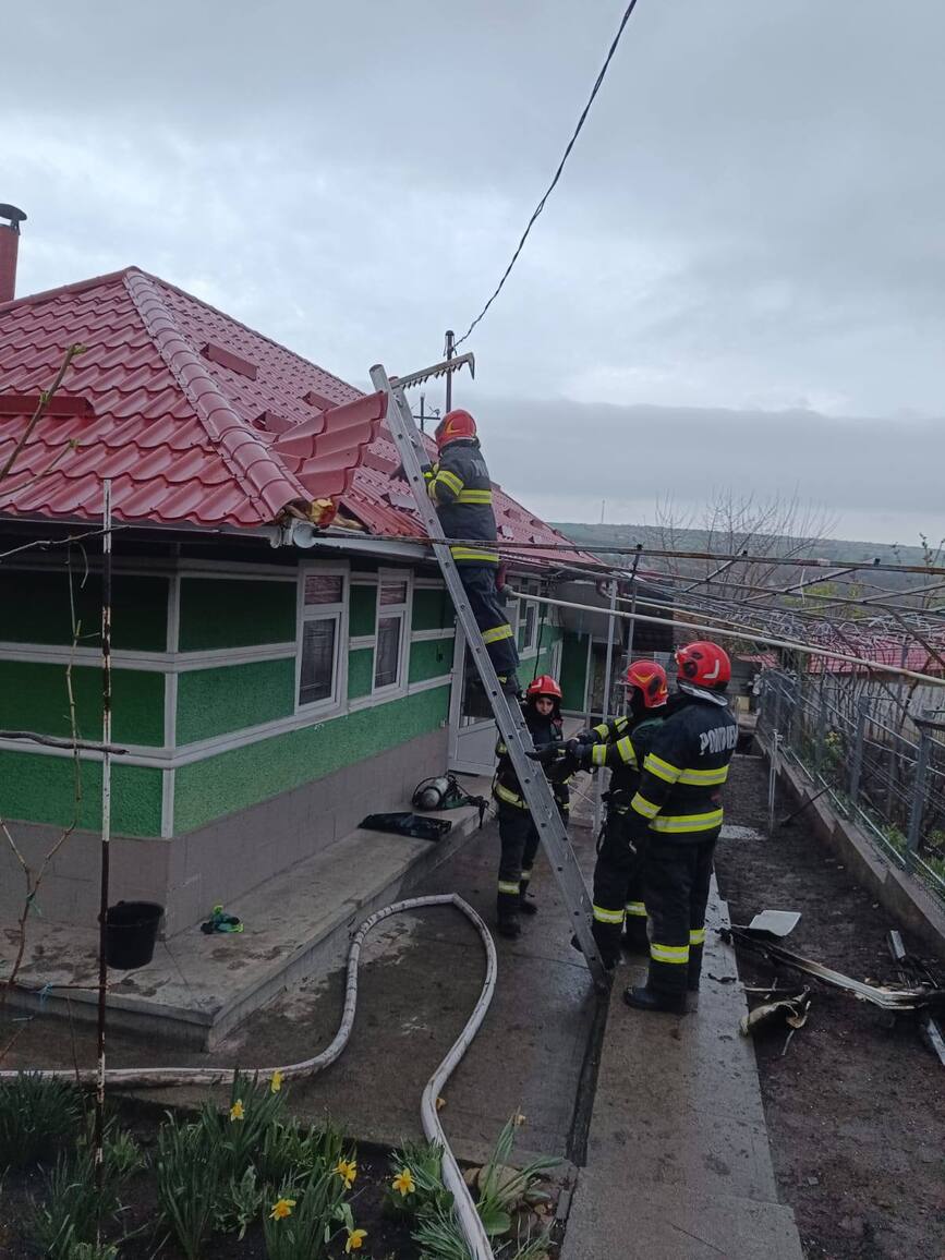 Persoana carbonizata intr un incendiu de casa | imaginea 1