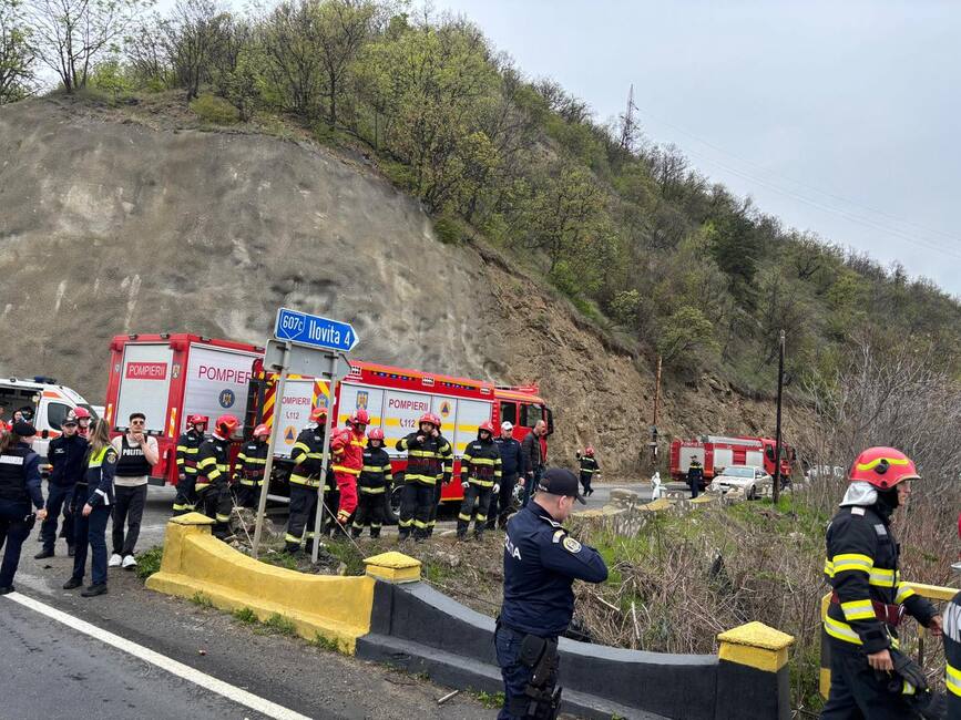 Tragic accident rutier   Un microbuz a cazut in Dunare | imaginea 1