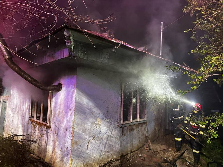 Un barbat a murit intr un incendiu izbucnit de la o tigara | imaginea 1
