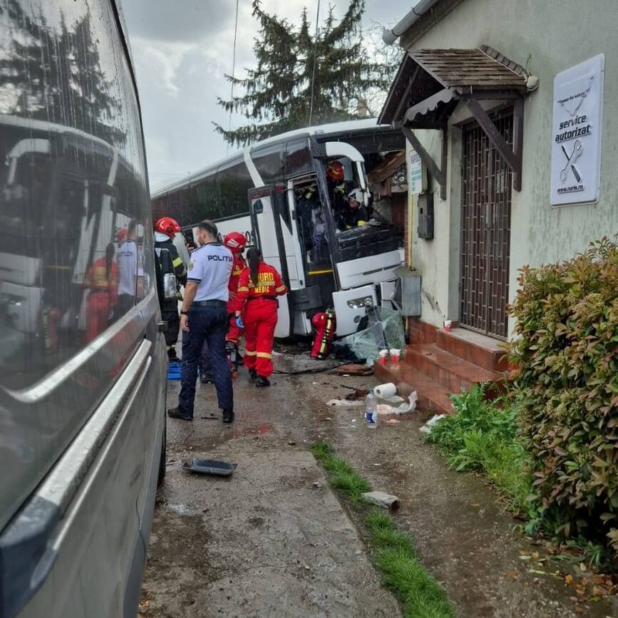 Grav accident rutier   Opt victime au ajuns la spital | imaginea 1