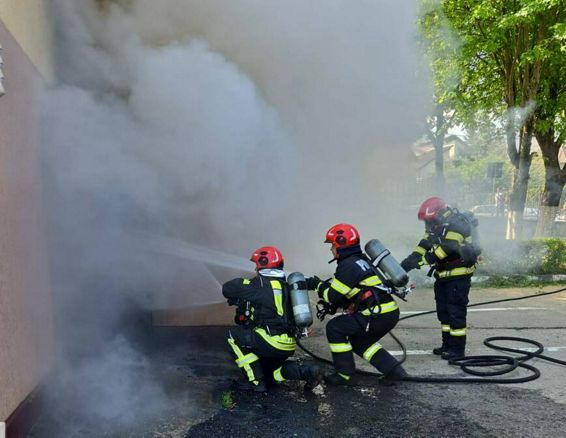 Incendiu la demisolul unei cladiri din Zalau | imaginea 1