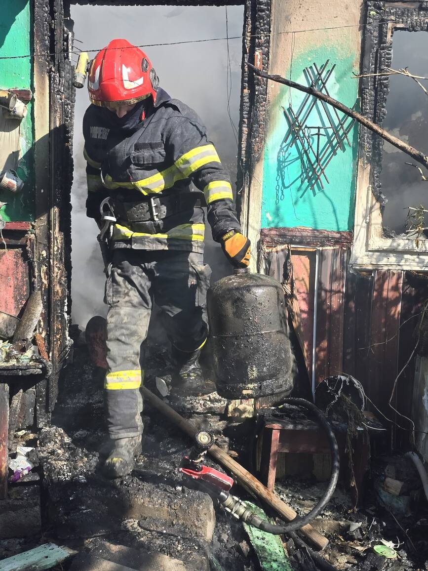 Incendiu la o gospodarie   Bucatarie distrusa de flacari | imaginea 1