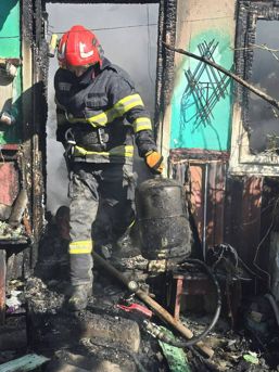 Incendiu la o gospodarie   Bucatarie distrusa de flacari | imaginea 1