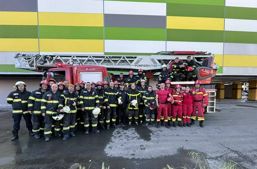 Incendiu violent la un centru comercial din Arad | imaginea 1