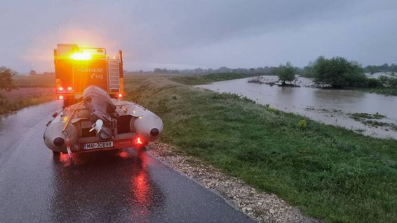 Interventii in urma fenomenelor hidrometeo periculoase | imaginea 1
